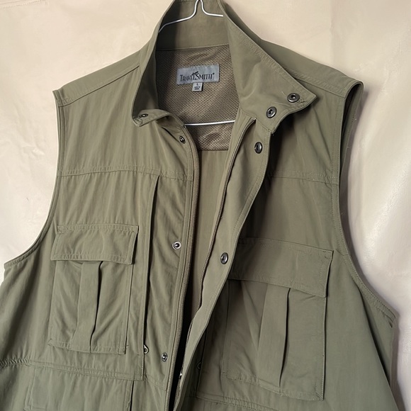 TravelSmith (Never Worn) Men’s fishing vest, 16 Pockets, hunting, shooting Sz L - Picture 3 of 9